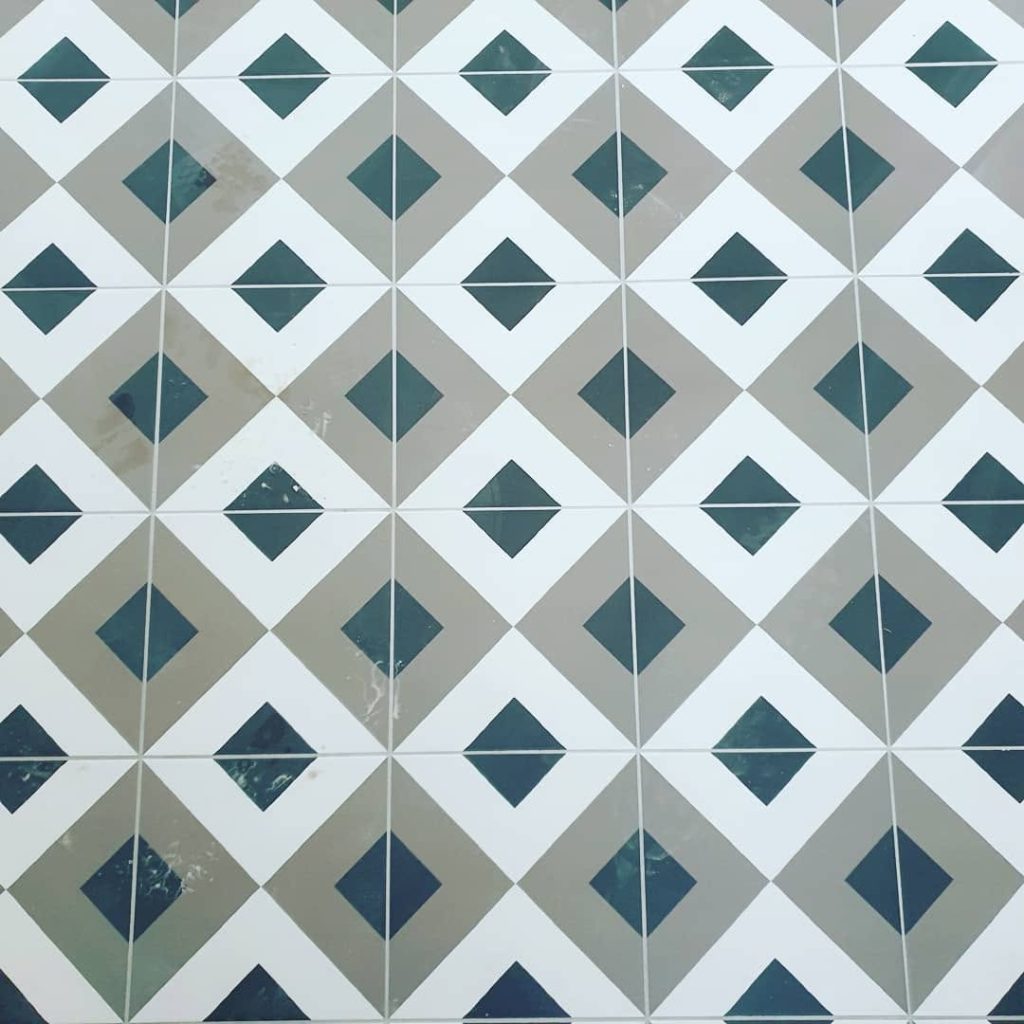 Pose de carreaux ciment dans les Monts-d'Or par Vignat Carrelages.
