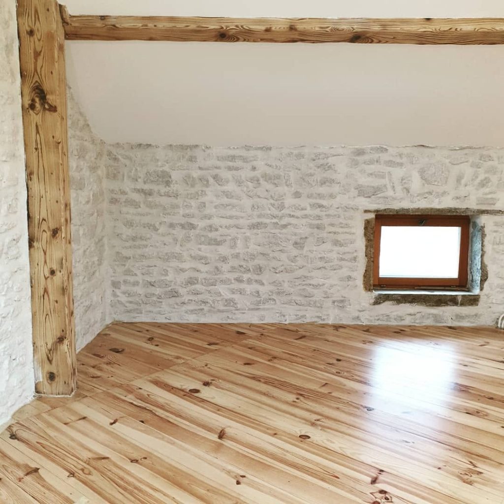 Rénovation de maison, poncage et vitrification de parquet à Bully.
